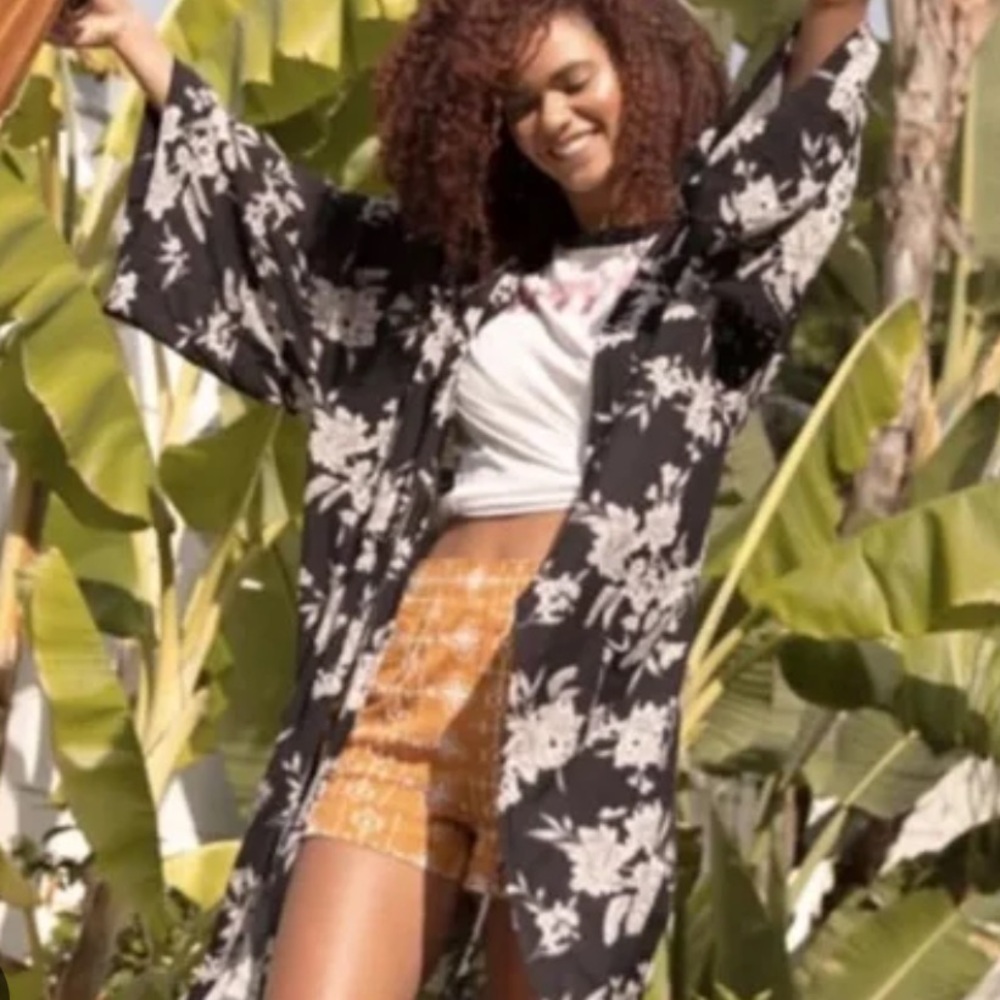 Spiritual Gangster One Size Kimono Robe with Tie Floral